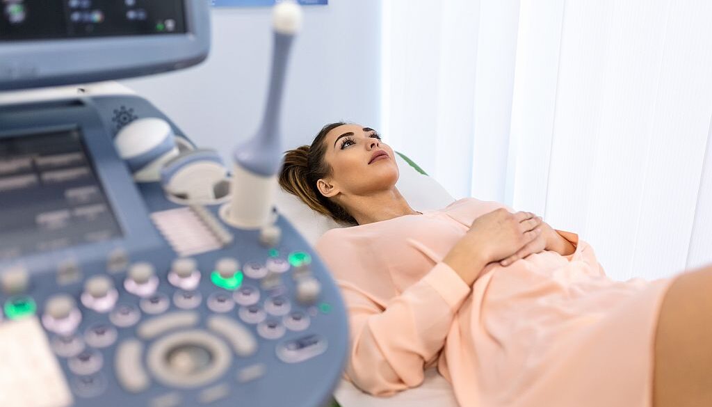 Nowoczesna diagnostyka ginekologiczna - jak wygląda badanie USG narządów rodnych i co może wykryć